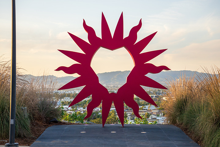 LMU Spirit Mark statue with the lion face missing so onlookers can see Los Angeles through the opening in the mane